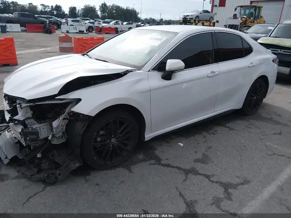 4T1K61AKXNU618550 2022 TOYOTA CAMRY - Image 2