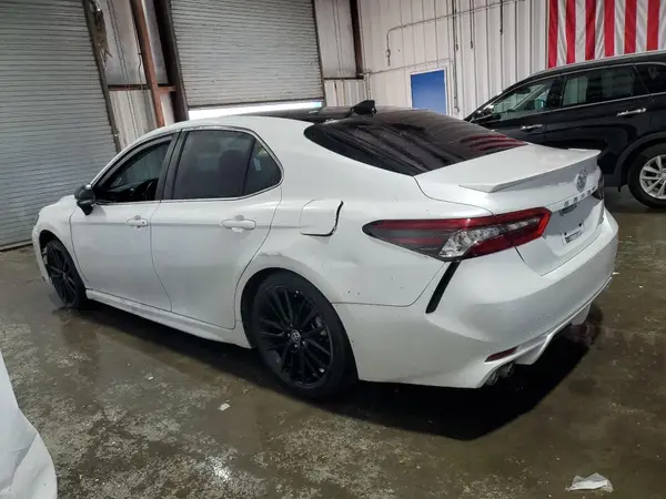 4T1K61AKXNU698917 2022 TOYOTA CAMRY - Image 2