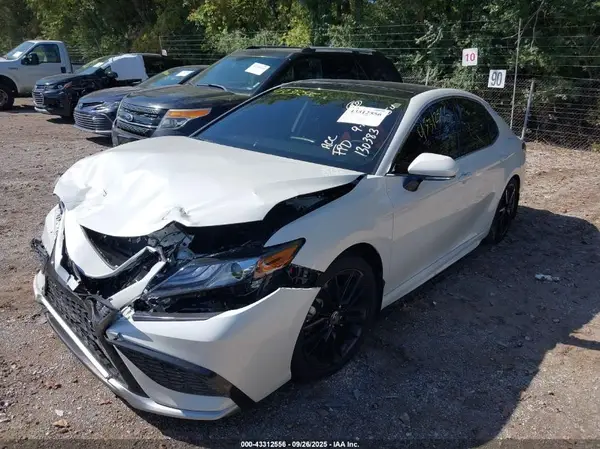 4T1K61BK3RU130383 2024 TOYOTA CAMRY - Image 2