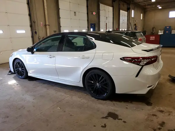4T1K61BK6NU068259 2022 TOYOTA CAMRY - Image 2