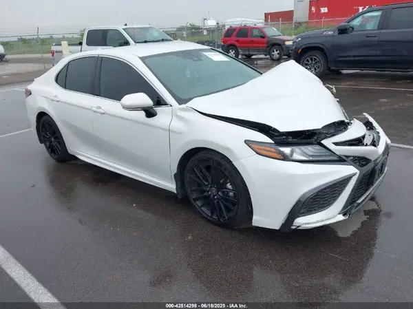 4T1K61BK7NU057643 2022 TOYOTA CAMRY - Image 1