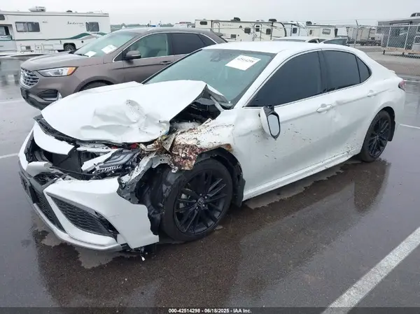 4T1K61BK7NU057643 2022 TOYOTA CAMRY - Image 2