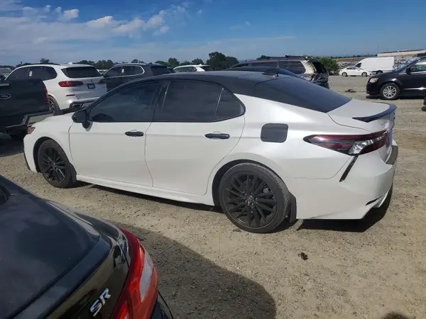 4T1K61BK8MU033298 2021 TOYOTA CAMRY - Image 2
