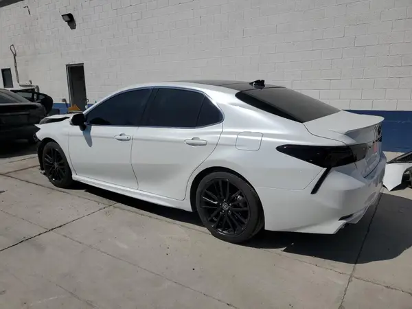 4T1K61BK8NU057425 2022 TOYOTA CAMRY - Image 2