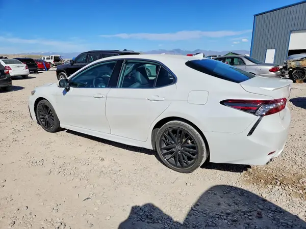 4T1K61BKXNU065588 2022 TOYOTA CAMRY - Image 2