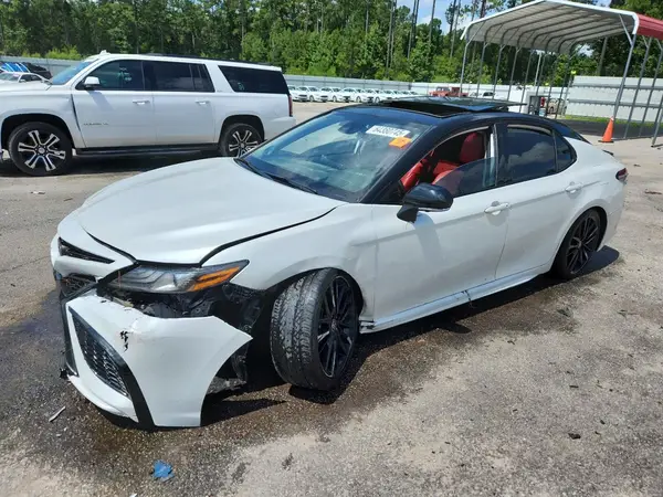 4T1KZ1AK0NU060442 2022 TOYOTA CAMRY - Image 1