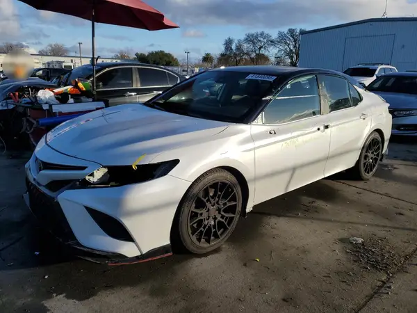 4T1KZ1AK0NU061834 2022 TOYOTA CAMRY - Image 1