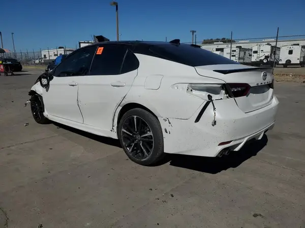 4T1KZ1AK0NU063552 2022 TOYOTA CAMRY - Image 2