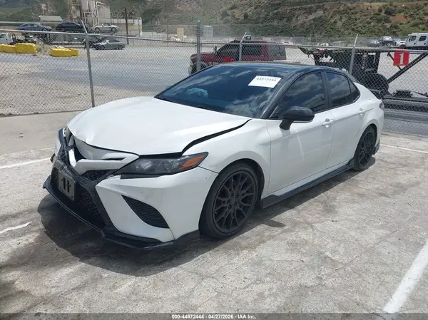 4T1KZ1AK0NU063678 2022 TOYOTA CAMRY - Image 2