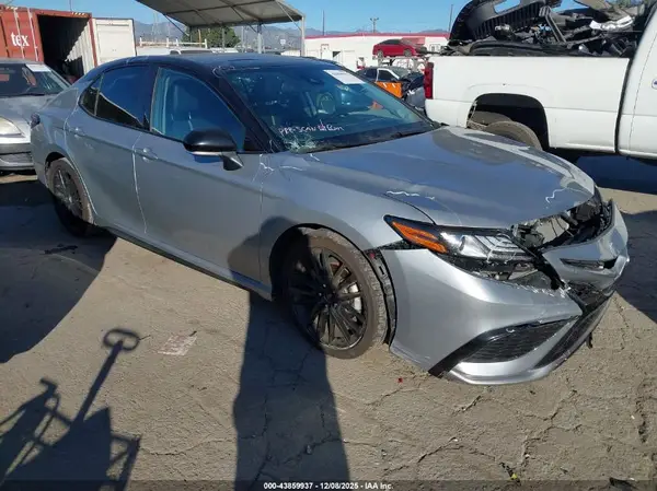 4T1KZ1AK0NU065186 2022 TOYOTA CAMRY - Image 1