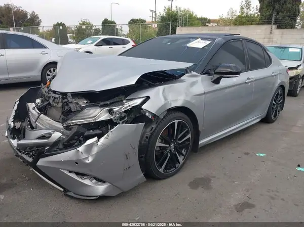 4T1KZ1AK1LU038866 2020 TOYOTA CAMRY - Image 2