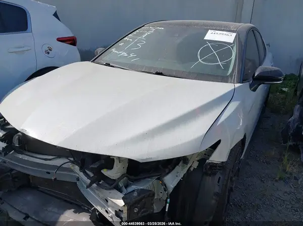 4T1KZ1AK1MU048556 2021 TOYOTA CAMRY - Image 2