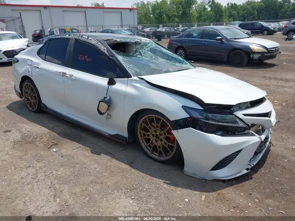 4T1KZ1AK1MU050131 2021 TOYOTA CAMRY - Image 1