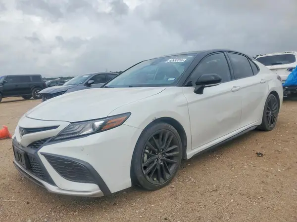 4T1KZ1AK1MU053904 2021 TOYOTA CAMRY - Image 1