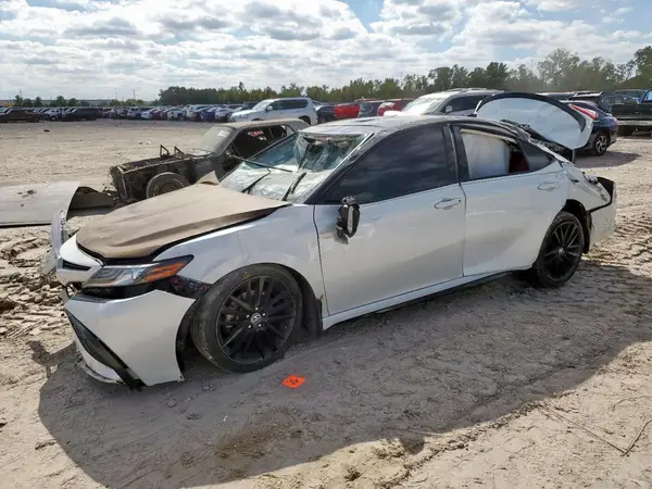 4T1KZ1AK1MU056088 2021 TOYOTA CAMRY - Image 1