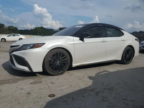 4T1KZ1AK1MU060111 2021 TOYOTA CAMRY - Image 1