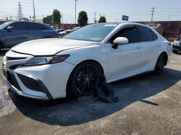4T1KZ1AK1NU064368 2022 TOYOTA CAMRY - Image 1