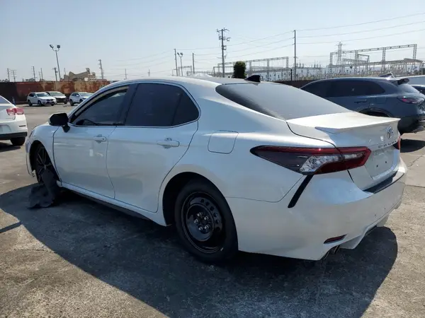 4T1KZ1AK1NU064368 2022 TOYOTA CAMRY - Image 2