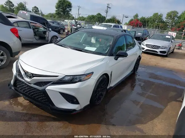 4T1KZ1AK1NU065777 2022 TOYOTA CAMRY - Image 2