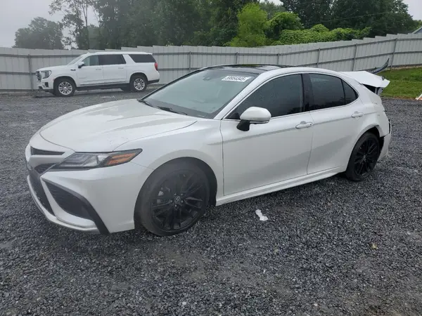4T1KZ1AK1NU066900 2022 TOYOTA CAMRY - Image 1