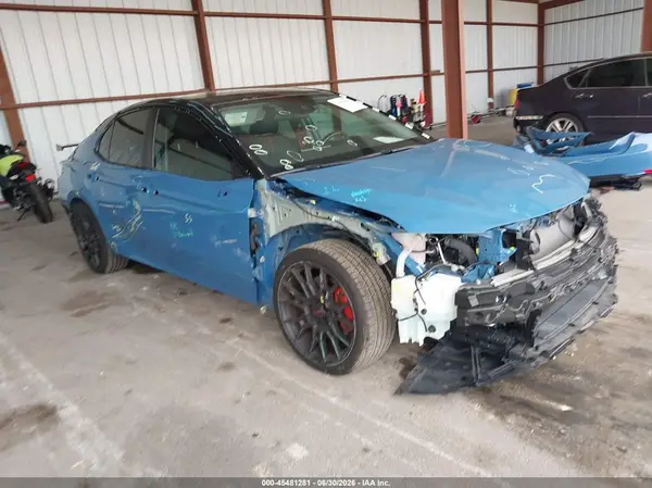4T1KZ1AK1NU067738 2022 TOYOTA CAMRY - Image 1