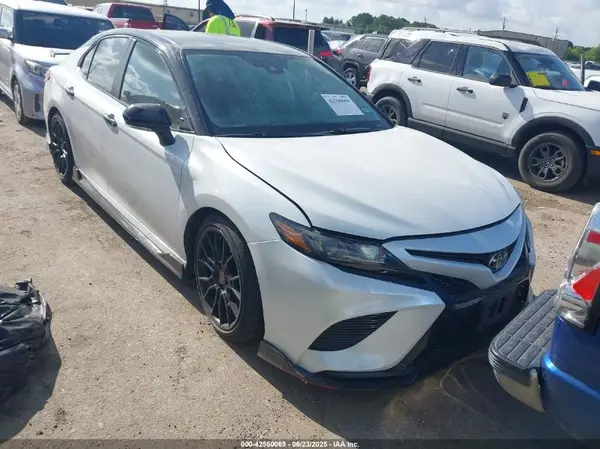 4T1KZ1AK1NU068887 2022 TOYOTA CAMRY - Image 1