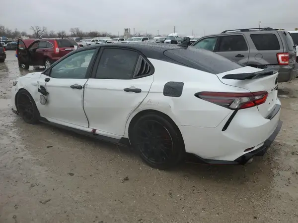 4T1KZ1AK1NU070946 2022 TOYOTA CAMRY - Image 2