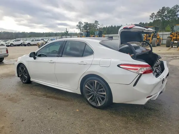 4T1KZ1AK2LU035572 2020 TOYOTA CAMRY - Image 2