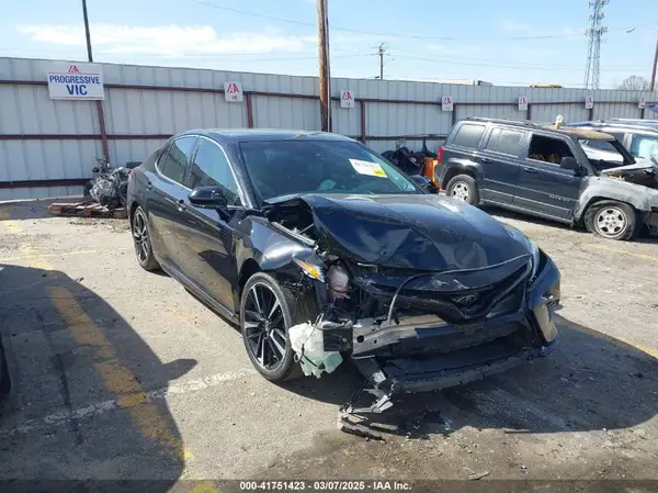 4T1KZ1AK2LU037323 2020 TOYOTA CAMRY - Image 1