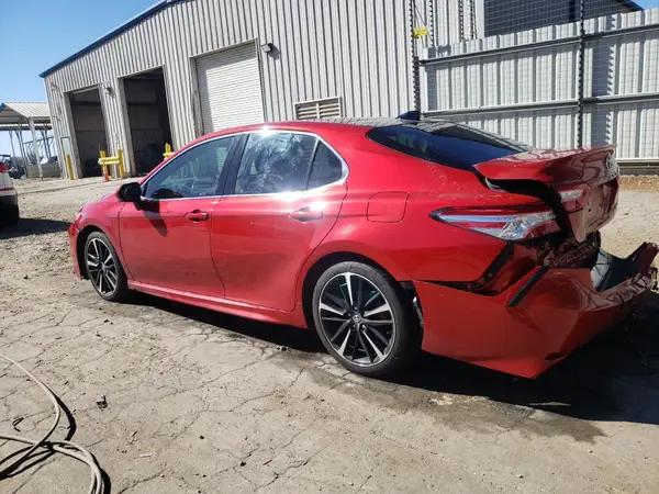 4T1KZ1AK2LU038469 2020 TOYOTA CAMRY - Image 2