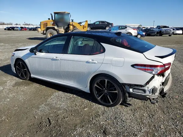 4T1KZ1AK2LU041341 2020 TOYOTA CAMRY - Image 2