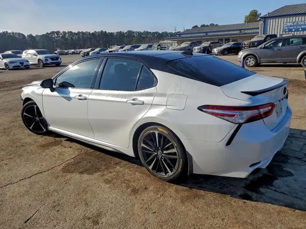 4T1KZ1AK2LU042313 2020 TOYOTA CAMRY - Image 2