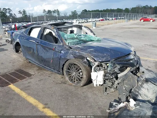 4T1KZ1AK2NU061656 2022 TOYOTA CAMRY - Image 1