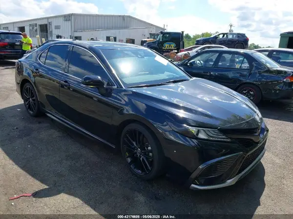 4T1KZ1AK2NU064511 2022 TOYOTA CAMRY - Image 1