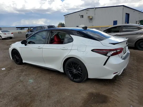 4T1KZ1AK2NU065559 2022 TOYOTA CAMRY - Image 2