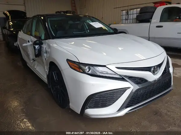 4T1KZ1AK2NU067053 2022 TOYOTA CAMRY - Image 1