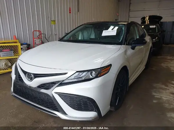 4T1KZ1AK2NU067053 2022 TOYOTA CAMRY - Image 2
