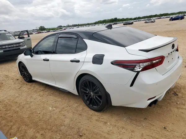 4T1KZ1AK3MU050180 2021 TOYOTA CAMRY - Image 2
