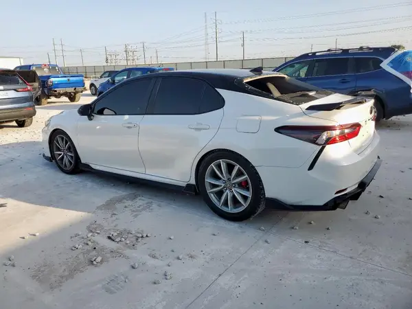 4T1KZ1AK3MU052110 2021 TOYOTA CAMRY - Image 2