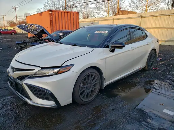 4T1KZ1AK3NU060984 2022 TOYOTA CAMRY - Image 1