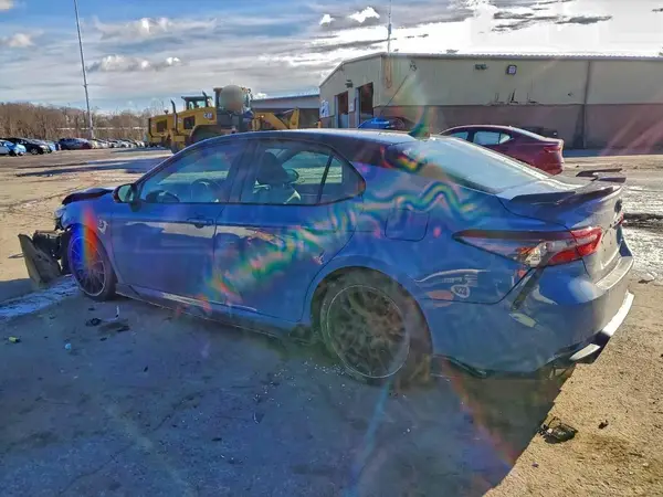 4T1KZ1AK3NU061066 2022 TOYOTA CAMRY - Image 2