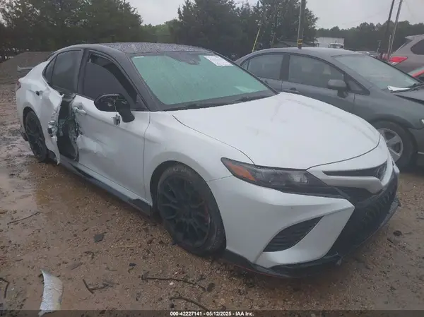 4T1KZ1AK3NU062119 2022 TOYOTA CAMRY - Image 1