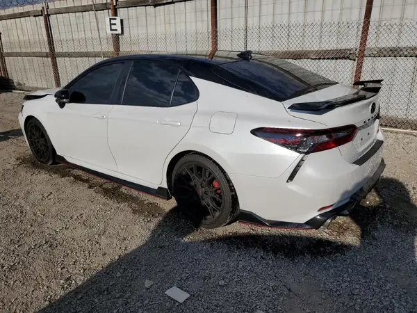 4T1KZ1AK3NU062167 2022 TOYOTA CAMRY - Image 2