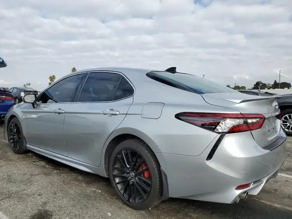 4T1KZ1AK3NU062251 2022 TOYOTA CAMRY - Image 2