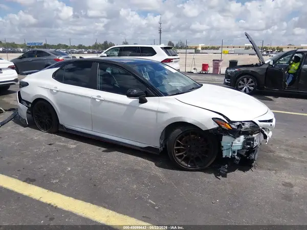 4T1KZ1AK3NU062816 2022 TOYOTA CAMRY - Image 1