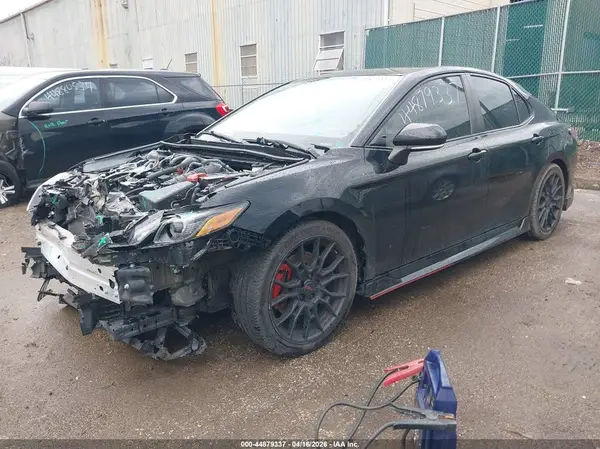 4T1KZ1AK3NU067742 2022 TOYOTA CAMRY - Image 2