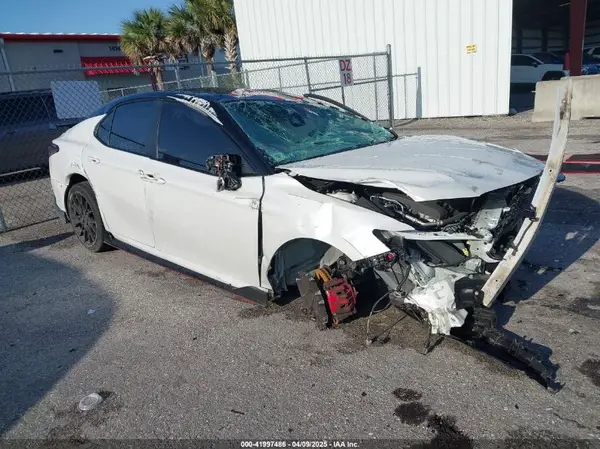 4T1KZ1AK3NU068132 2022 TOYOTA CAMRY - Image 1