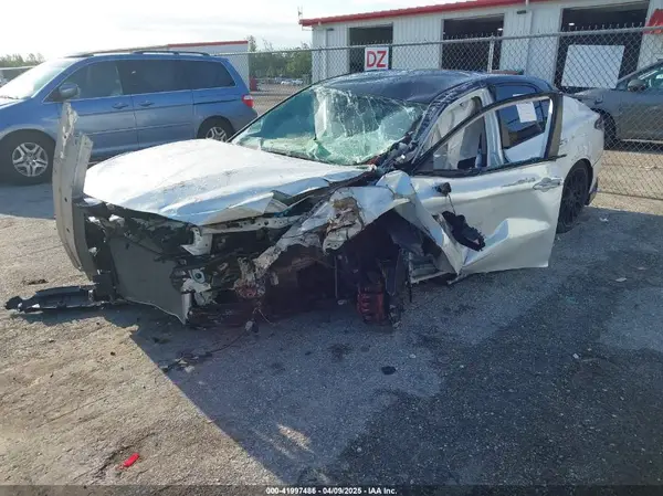 4T1KZ1AK3NU068132 2022 TOYOTA CAMRY - Image 2
