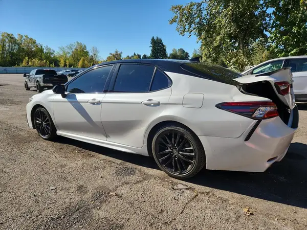 4T1KZ1AK3NU069295 2022 TOYOTA CAMRY - Image 2