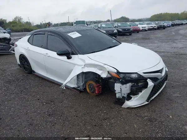 4T1KZ1AK3NU069359 2022 TOYOTA CAMRY - Image 1